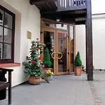 Gate Hotel